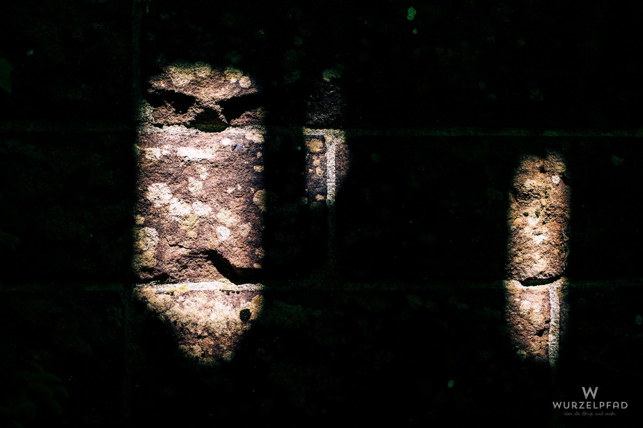 Schattenspiele unterm Viadukt